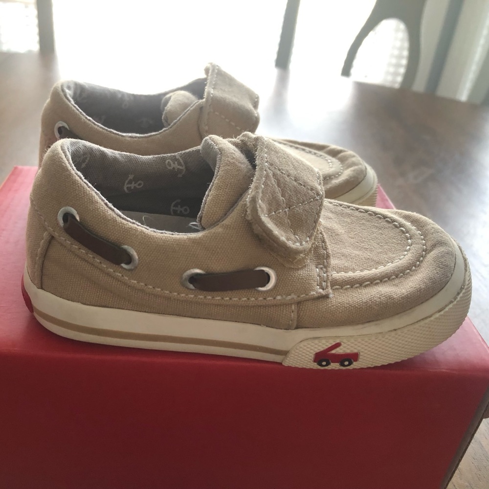 See Kai Run tan loafers size 7
